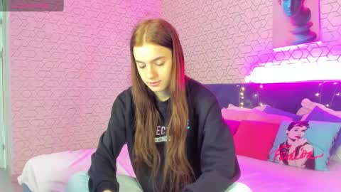 Snapshot of stacey_brown chatting on 12/17/24, 01:50 Stacey GMT5 Mo Tu We Th Fr Sa 3am -10am online show from 12/17/24, 01:50