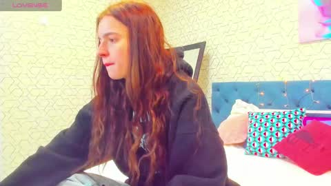 Snapshot of stacey_brown chatting on 12/20/24, 01:25 Stacey GMT5 Mo Tu We Th Fr Sa 3am -10am online show from 12/20/24, 01:25