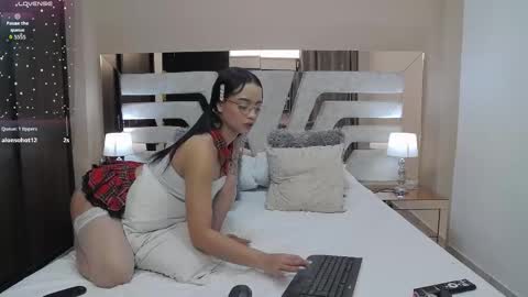 Snapshot of stacey_williams chatting on 02/18/26, 01:12 Stacey online show from 02/18/26, 01:12