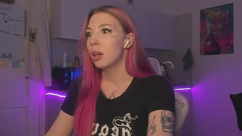 Snapshot of stacy_quinst chatting on 12/20/24, 09:28 Stacy online show from 12/20/24, 09:28