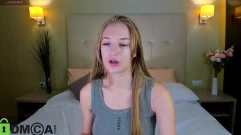 Snapshot of stacy_riiver chatting on 09/15/25, 07:52 Stacy Mon Tue Wed Thu Fri Sun GMT GMT 3 1000am - 0400pm online show from 09/15/25, 07:52