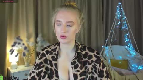 Stacy Mon Tue Wed Thu Fri Sun GMT GMT 3 1000am - 0400pm  online show from 11/22/25, 08:46