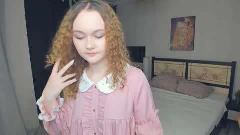 Snapshot of stacyroller chatting on 02/09/26, 05:39 Violet online show from 02/09/26, 05:39