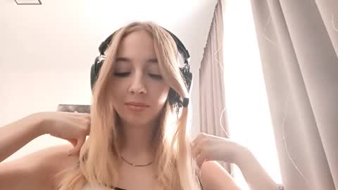 Snapshot of stacyscholle chatting on 02/13/26, 06:09 Mila online show from 02/13/26, 06:09