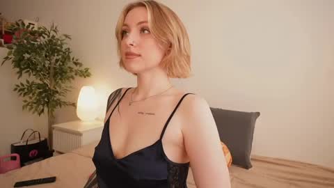 Snapshot of stanovaya300kg chatting on 04/27/26, 01:42 Kristina online show from 04/27/26, 01:42