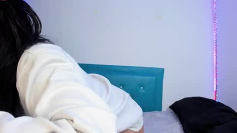 Snapshot of star_darling chatting on 12/29/24, 03:11  S T A R  online show from 12/29/24, 03:11