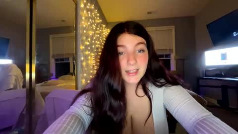 Snapshot of starlight09102 chatting on 11/05/25, 11:49 Starlight online show from 11/05/25, 11:49