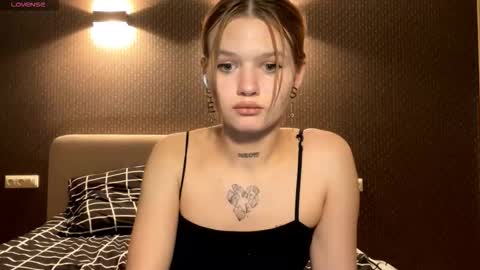 starlitsiren online show from 03/12/26, 08:37