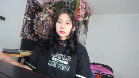 Snapshot of starmoonly chatting on 02/16/25, 03:04 starmoonly online show from 02/16/25, 03:04