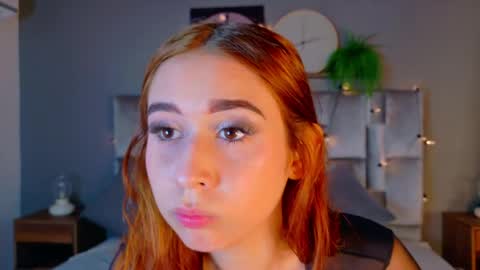 M O O N  online show from 04/22/26, 02:58