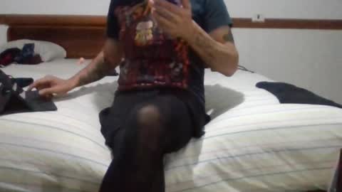 Snapshot of starvingbps chatting on 11/14/25, 04:55 starvingbps online show from 11/14/25, 04:55