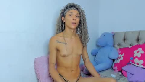 Snapshot of stassiebell chatting on 12/20/24, 01:54 stassiebell online show from 12/20/24, 01:54