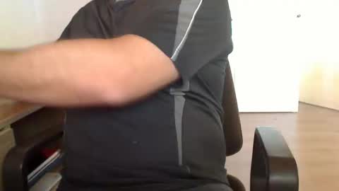 Snapshot of stefan2580 chatting on 11/13/25, 08:24 Stefan online show from 11/13/25, 08:24