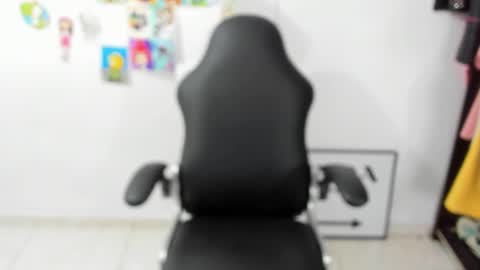 Snapshot of stefan_litleee chatting on 02/21/25, 10:15 julieth-cancer online show from 02/21/25, 10:15