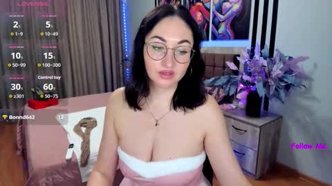 Snapshot of stefanawinter chatting on 05/24/26, 11:04 StefanaWinter online show from 05/24/26, 11:04