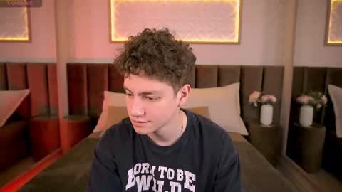 Esrefan online show from 02/18/26, 07:32