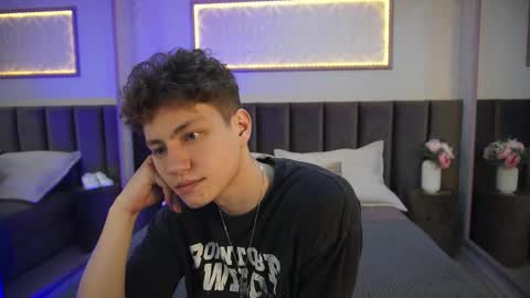 Esrefan online show from 03/14/26, 08:47