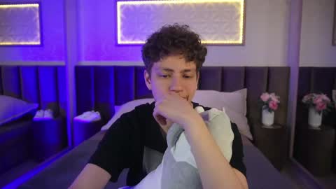 Esrefan online show from 04/16/26, 09:39