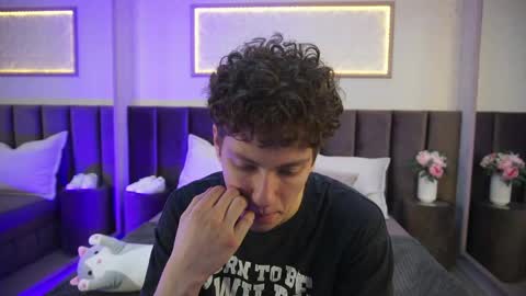 Esrefan online show from 04/20/26, 07:37