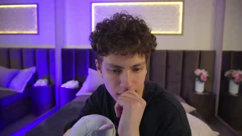 Esrefan online show from 04/21/26, 01:42