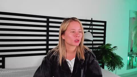 Stefanny   online show from 01/21/25, 12:29