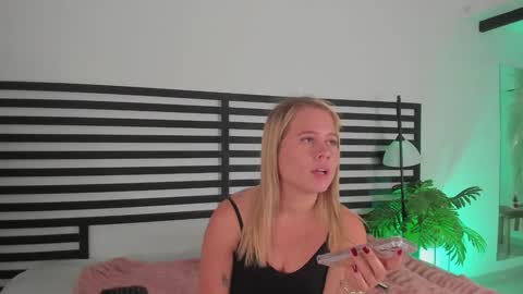 Stefanny   online show from 01/29/25, 12:56