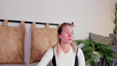 Stefanny   online show from 02/23/25, 02:04
