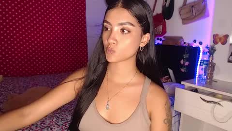 Im MiaIts my first day here  online show from 12/22/24, 01:23