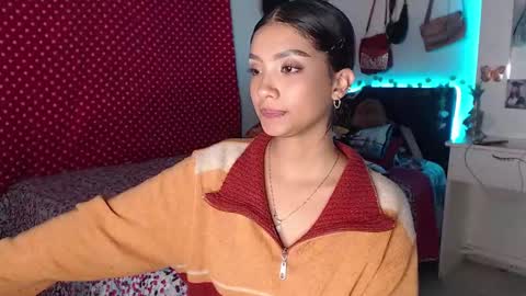 Im MiaIts my first day here  online show from 12/26/24, 06:09