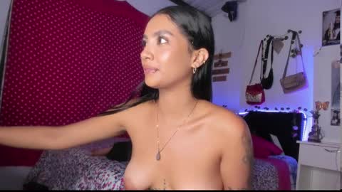 Im MiaIts my first day here  online show from 12/28/24, 06:17