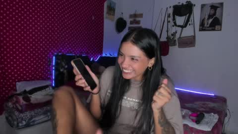 Im MiaIts my first day here  online show from 01/07/25, 02:10