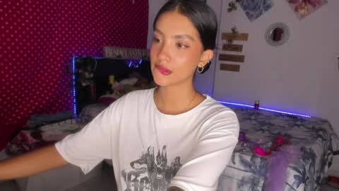 Im MiaIts my first day here  online show from 01/10/25, 01:53