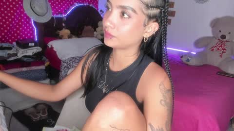 Im MiaIts my first day here  online show from 02/06/25, 11:26