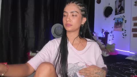 Im MiaIts my first day here  online show from 02/09/25, 03:32