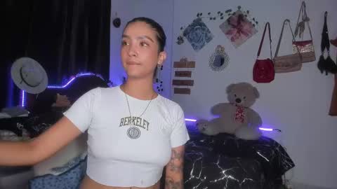 Im MiaIts my first day here  online show from 02/11/25, 01:10