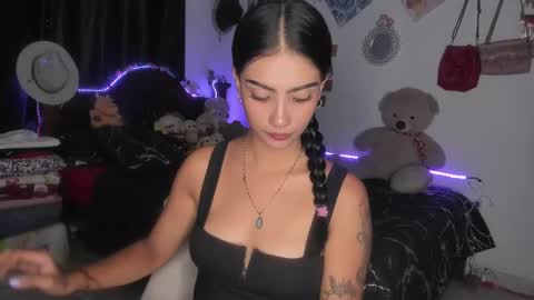 Im MiaIts my first day here  online show from 02/22/25, 10:20