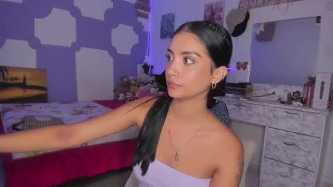 Im MiaIts my first day here  online show from 03/02/25, 10:59