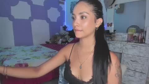 Im MiaIts my first day here  online show from 03/05/25, 11:05