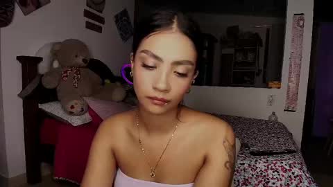 Im MiaIts my first day here  online show from 09/19/25, 01:18