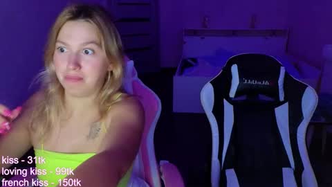 stefany_and_bettany online show from 09/27/25, 03:39