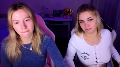 stefany_and_bettany online show from 12/01/25, 07:41