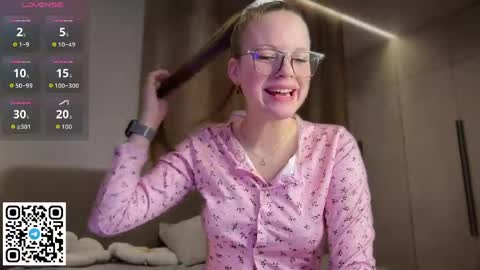 STEFI  Streams every day from 10 PM GTM1  online show from 04/21/26, 10:23