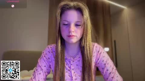 Snapshot of steffi_meoww chatting on 05/17/26, 09:44 STEFI Streams every day from 10 PM GTM1 online show from 05/17/26, 09:44