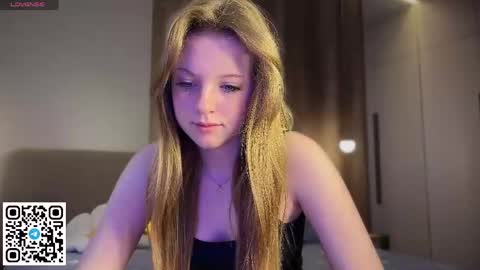 Snapshot of steffi_meoww chatting on 06/08/26, 12:03 STEFI Streams every day from 10 PM GTM1 online show from 06/08/26, 12:03