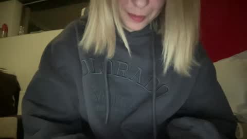 Snapshot of stefy_glow chatting on 02/19/25, 07:48 stefy_glow online show from 02/19/25, 07:48