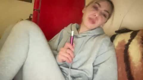 Snapshot of stefy_glow chatting on 02/25/25, 07:58 stefy_glow online show from 02/25/25, 07:58