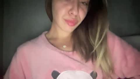 Snapshot of stefy_glow chatting on 11/04/25, 09:25 stefy_glow online show from 11/04/25, 09:25