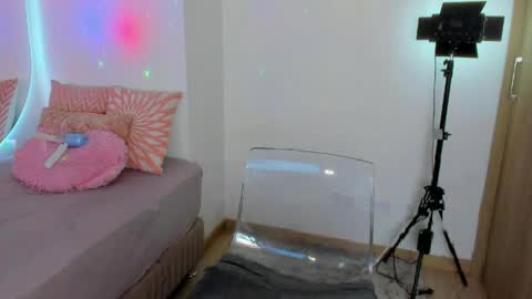 Yuli online show from 04/14/26, 08:15