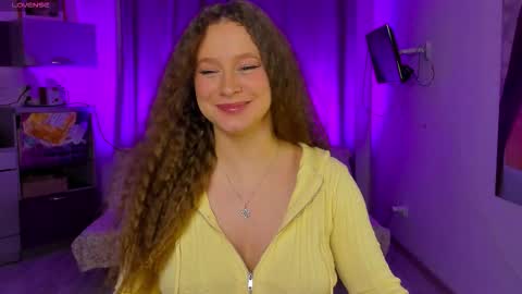 Snapshot of stella_pretty0 chatting on 10/13/25, 01:44 Stella online show from 10/13/25, 01:44