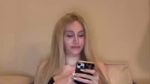 Stella Bella online show from 10/01/25, 01:11